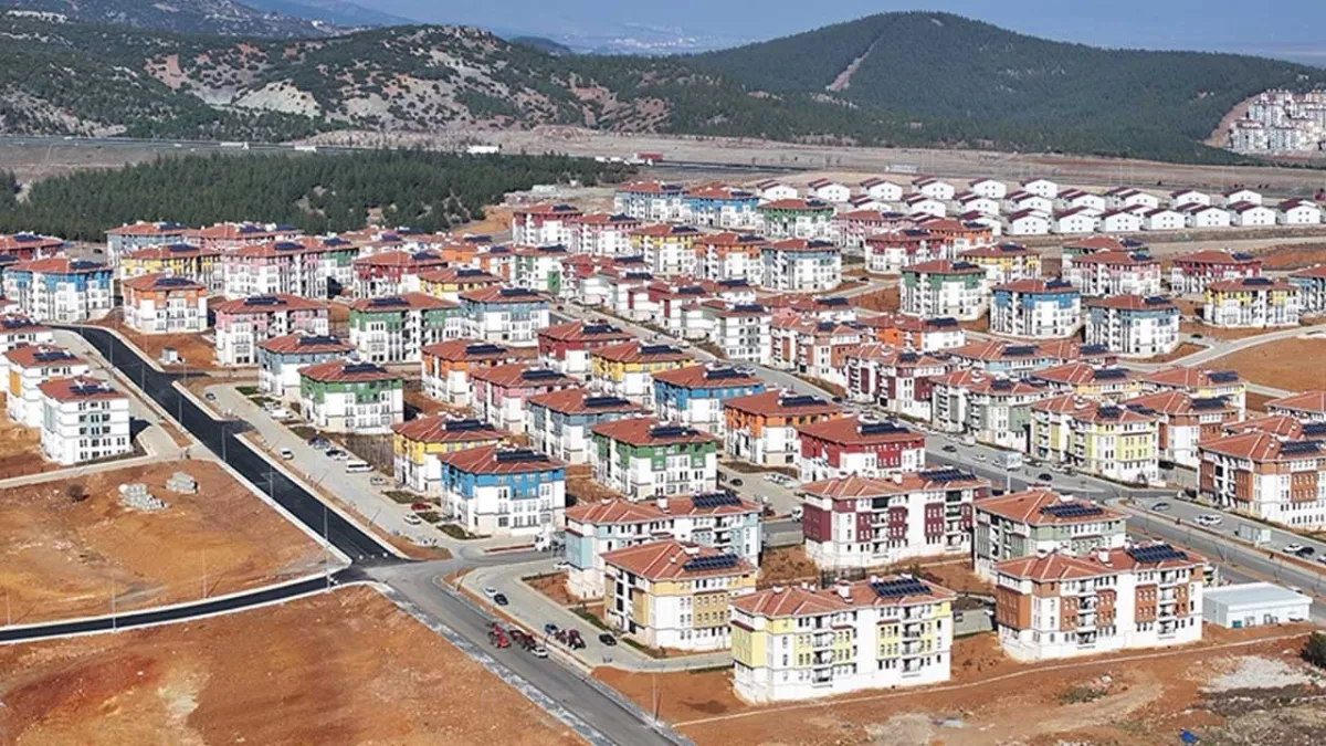 Deprem bölgesine 453 bin bağımsız bölüm teslim edilecek haberinin görseli