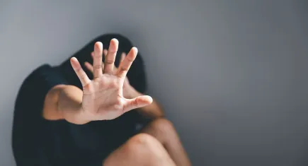 Manisa’da sokakta sözlü taciz skandalı! genç kıza “teşhirci” dedi, o anlar kamerada