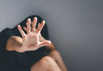Manisa’da sokakta sözlü taciz skandalı! genç kıza “teşhirci” dedi, o anlar kamerada