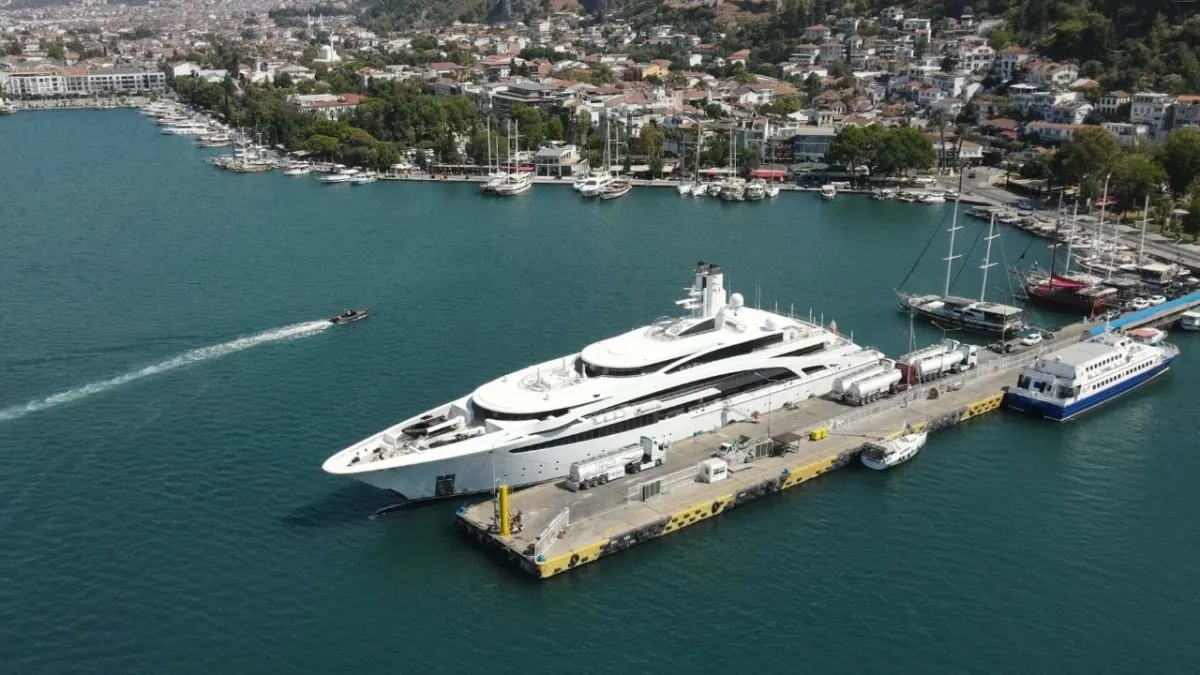 Milyarder ailesinin mega yatı Fethiye’de! 1 milyon TL’lik kumanya alımı dikkat çekti haberinin görseli