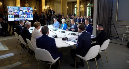 Paris’te tarihi zirve: 31 ülke Ukrayna’nın güvenliği için bir araya geldi