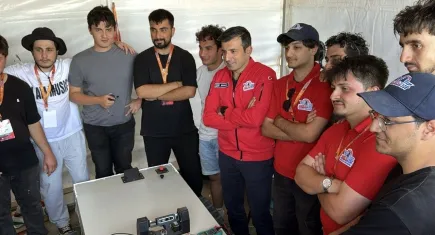 Selçuk Bayraktar Tekirdağ’daki TEKNOFEST insansız kara aracı yarışması’nı ziyaret etti