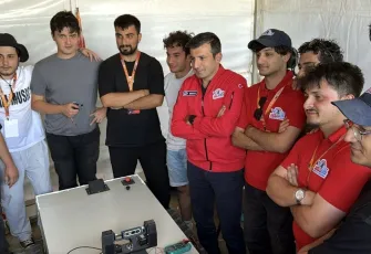 Selçuk Bayraktar Tekirdağ’daki TEKNOFEST insansız kara aracı yarışması’nı ziyaret etti