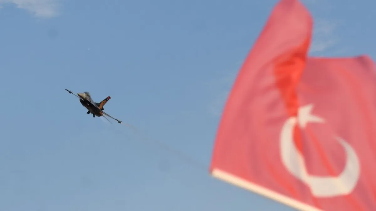 Sivas’ta SoloTürk gösterisi nefes kesti: Binlerce kişi tarihi anlara tanıklık etti haberinin görseli