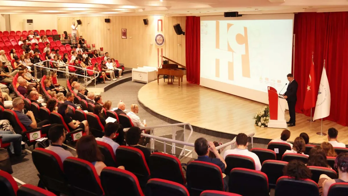 21 yıl aradan sonra Türk Dilbilim Kurultayı DEÜ’de başladı haberinin görseli