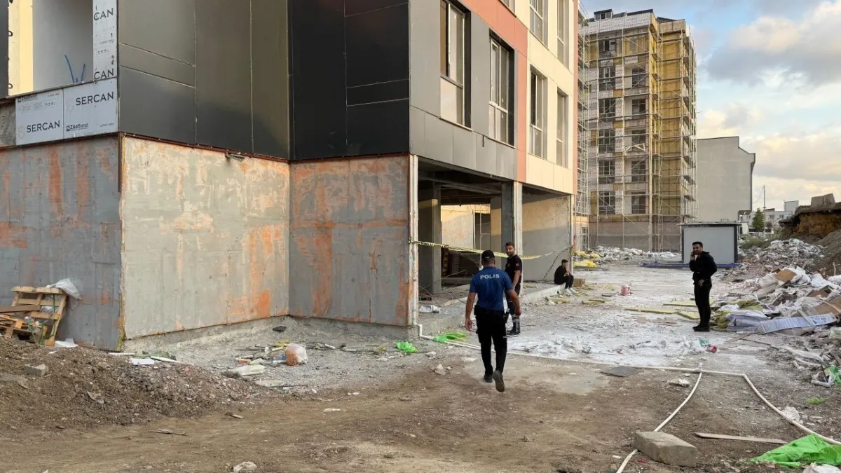 Arnavutköy’de kayıp olarak aranan işçi, inşaatın asansör boşluğunda ölü bulundu! haberinin görseli