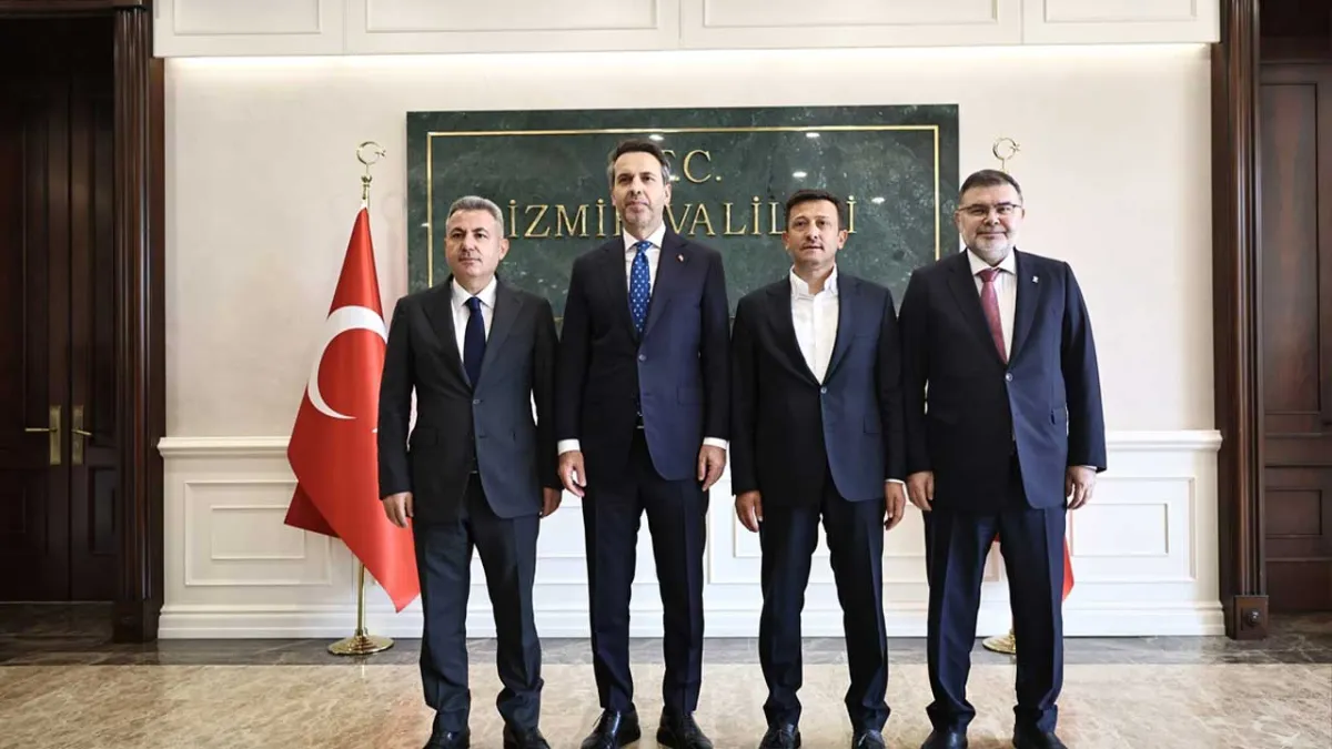 Bakan Bayraktar İzmir’de ziyaretlerde bulundu haberinin görseli