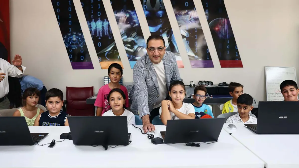 Balçova’da robotik kodlama kursuna Başkan desteği haberinin görseli