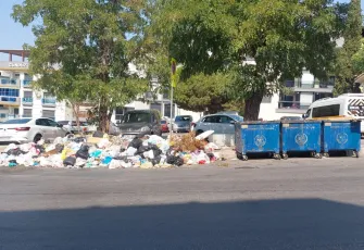 Buca’da çöp sorunu büyüyor: Onat Caddesi’nde çöp yığınları tepkiye neden oldu