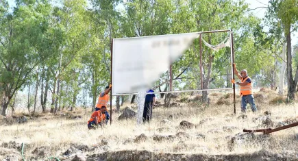 Çiğli’de izinsiz reklamlara geçit yok: Belediye ekipleri kent estetiği ve güvenlik için sahada