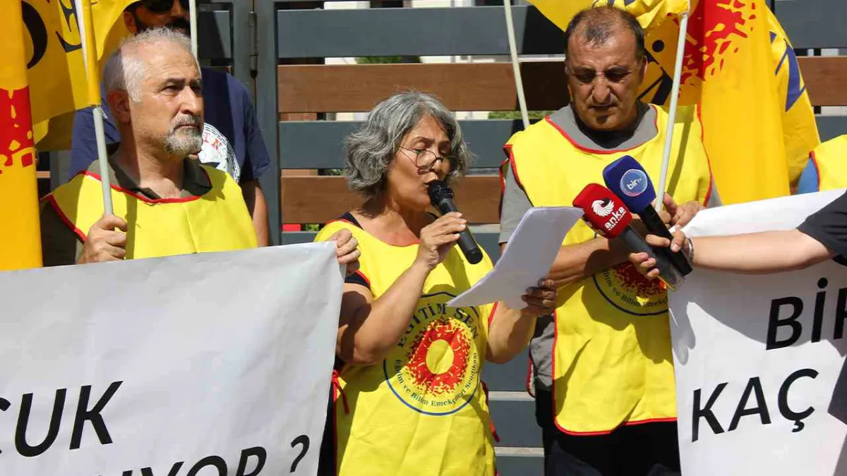 EĞİTİM SEN’den okul alışverişi tepkisi: Masrafları devlet karşılamalı haberinin görseli