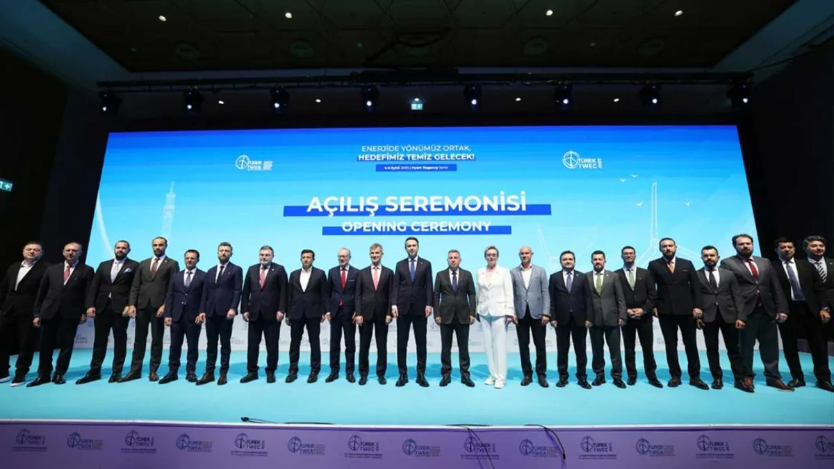 Enerji ve Tabii Kaynaklar Bakanı Bayraktar, 14. Türkiye Rüzgar Enerjisi Kongresi&#039;ne katıldı haberinin görseli