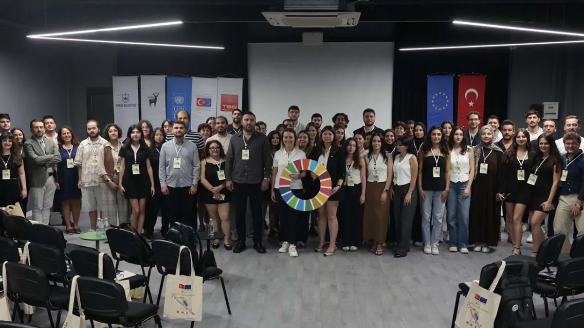 Gençler Konak’ta iklim zirvesinde buluştu haberinin görseli