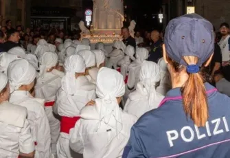 İtalya’da Santa Rosa festivali öncesi şok! Silahlı 2 şüpheli tutuklandı