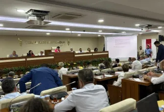 Karabağlar Meclisi’nde eğitim desteği ve katı atık bedeli tartışması