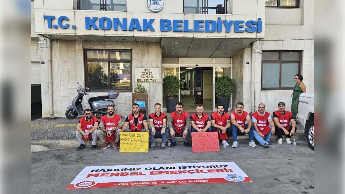 Konak’ta işçiler oturma eylemine devam ediyor haberinin görseli