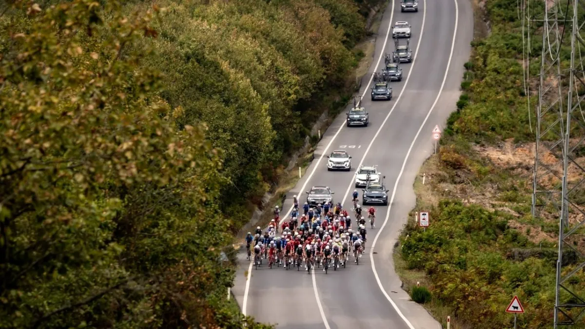 Mauro Cuylits tarihe geçti: Tour of İstanbul’un 2. etabını üç formayla taht kurdu haberinin görseli