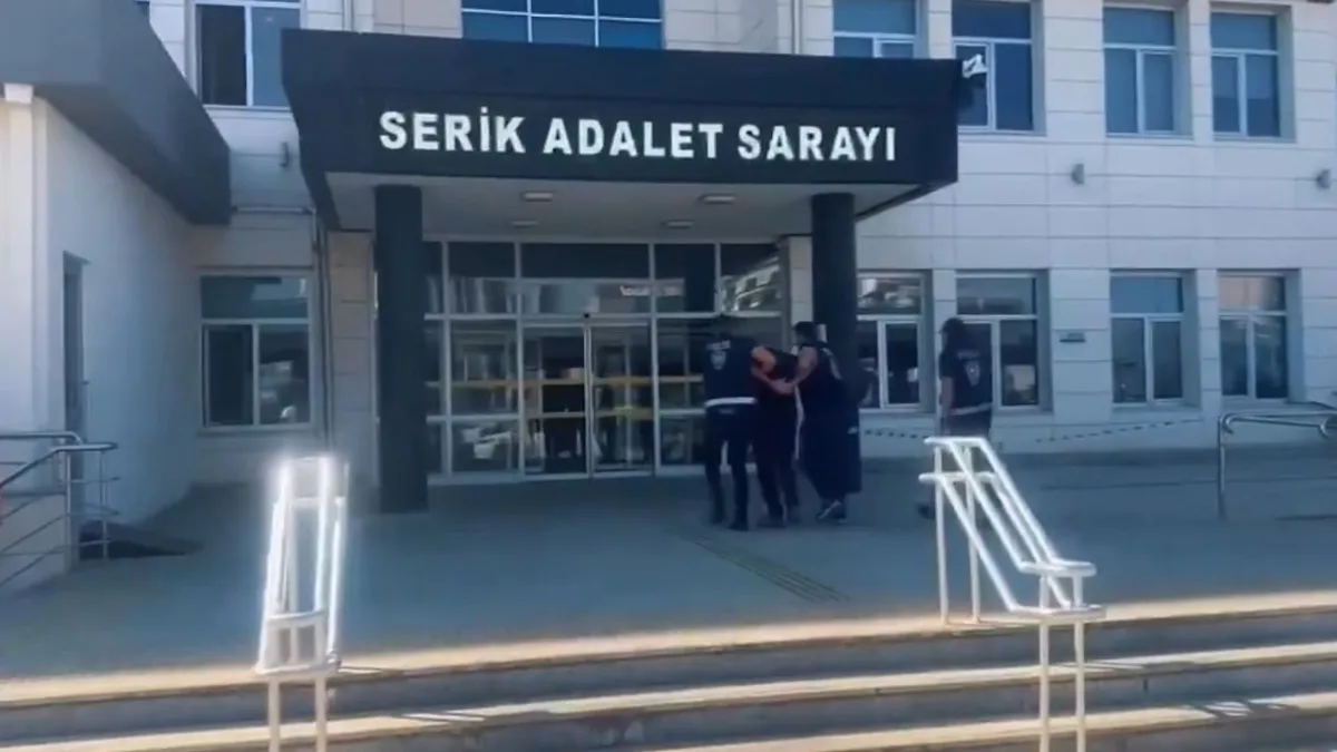 Şanlıurfa’da halk otobüsünü önünü kesip şoföre bıçaklı saldırı: Zanlı Antalya’da yakalandı haberinin görseli