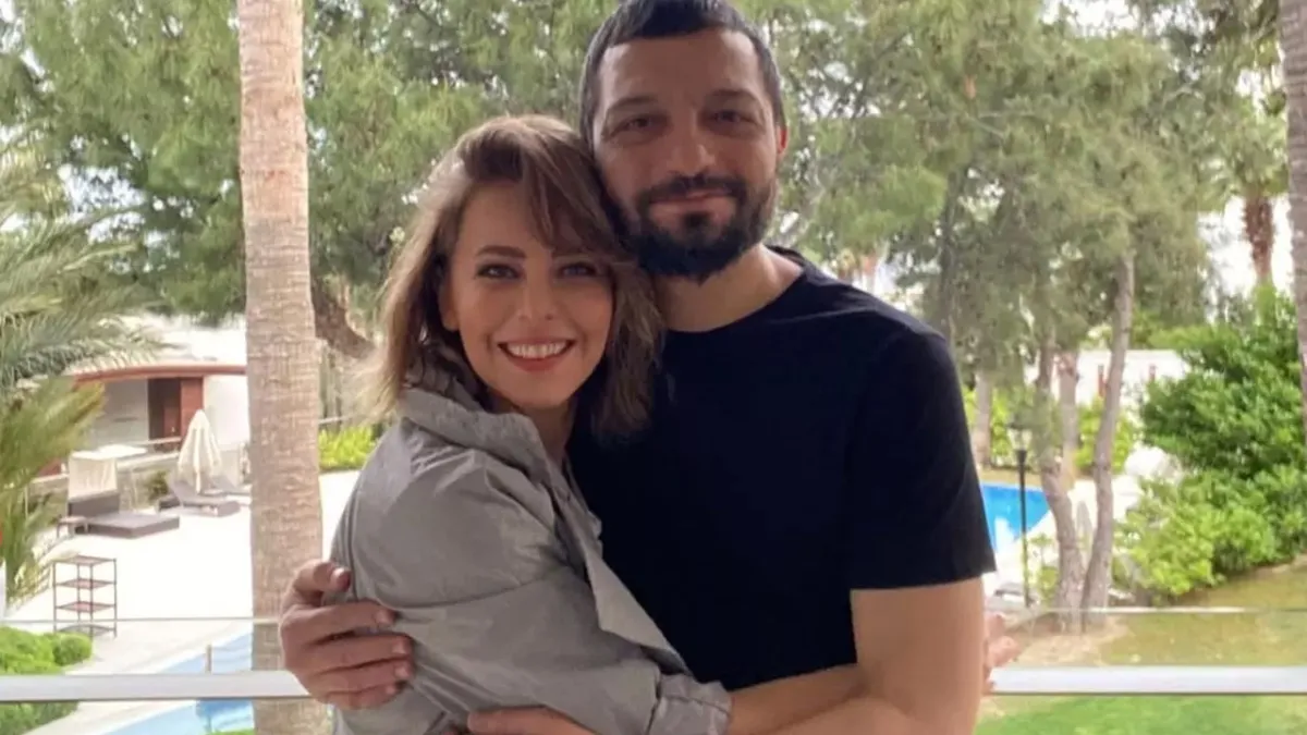 Vildan Atasever ve Mehmet Erdem’den bebek müjdesi: 5 aylık hamile! haberinin görseli