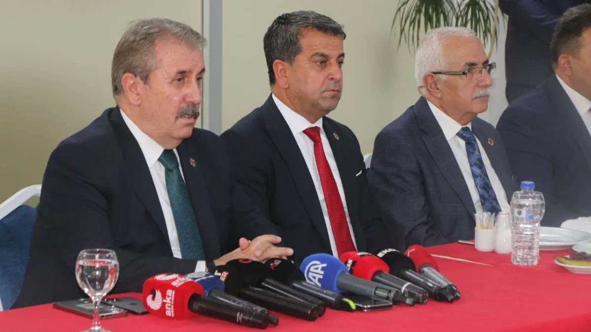 BBP Lideri Destici: “PKK silah bırakmadan terör bitmez, ipleri dış güçlerin elinde” haberinin görseli