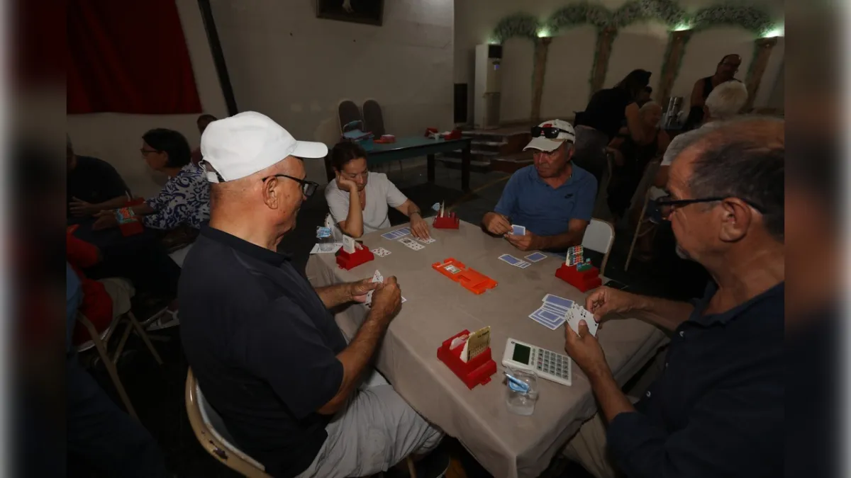 Briç tutkunları Efes Selçuk’ta bir araya geldi haberinin görseli