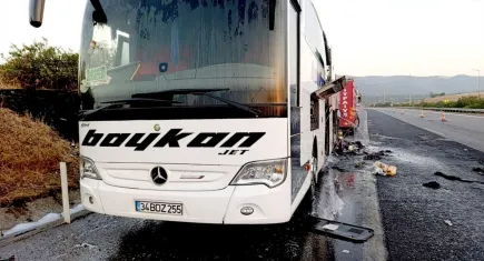 Gaziantep’te yolcu otobüsü motorundan alevler yükseldi: 35 kişi panik içinde tahliye edildi