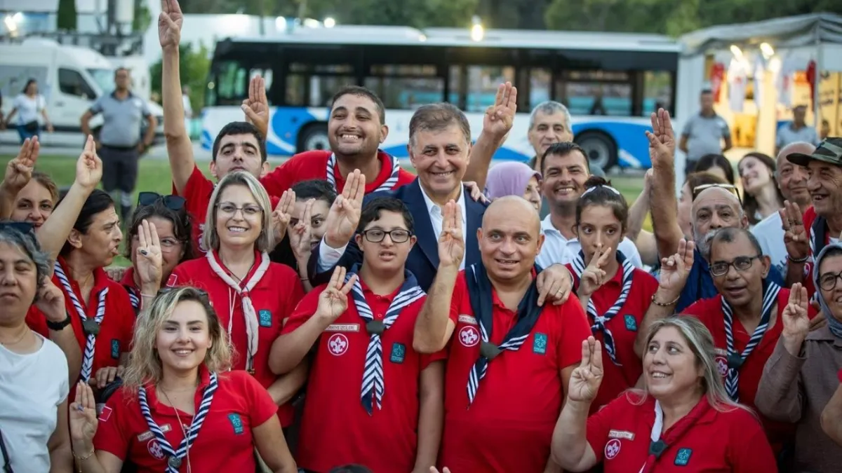 İzmir’de çocuklar 2050 yılına yolculuk yapıyor: Sanal gerçeklik ve eğitim otobüsüyle çevre bilinci kazanıyor haberinin görseli