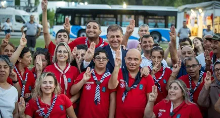 İzmir’de çocuklar 2050 yılına yolculuk yapıyor: Sanal gerçeklik ve eğitim otobüsüyle çevre bilinci kazanıyor