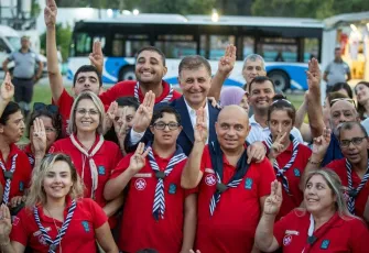 İzmir’de çocuklar 2050 yılına yolculuk yapıyor: Sanal gerçeklik ve eğitim otobüsüyle çevre bilinci kazanıyor