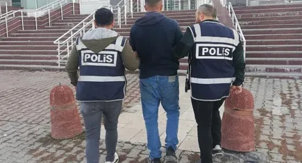 İzmir’de dev operasyon: 64 şüpheli yakalandı, ruhsatsız silahlar ve çalıntı motosikletler ele geçirildi