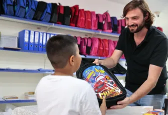 Konaklı çocuklara kırtasiye desteği