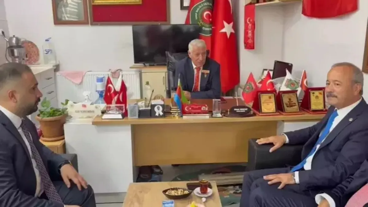 MHP’den Iğdır’da kritik ziyaret: “Terörsüz Türkiye” için şehit aileleri ve aşiretlerle bir araya geldiler haberinin görseli