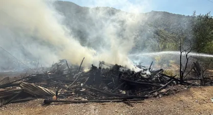 Safranbolu'da kahreden yangın! 85 yaşındaki anne ve engelli oğlu ATV'li kahramanla kurtarıldı