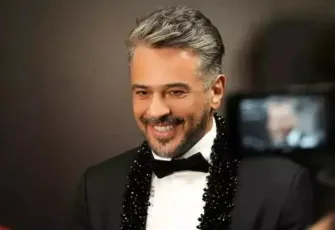 Sevilen sanatçı Emre Altuğ İzmirli hayranlarıyla buluşuyor