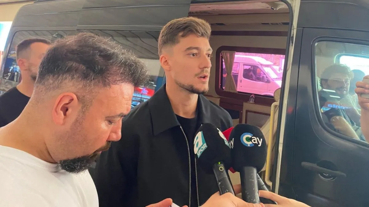 Trabzonspor’a Yeni Golcü! Ernest Muçi: “Takımla Başlamak İçin Sabırsızlanıyorum” haberinin görseli