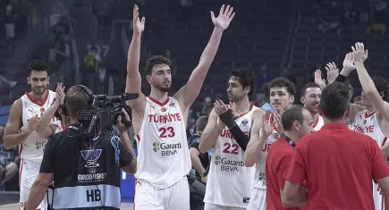 12 Dev Adam, EuroBasket 2025 çeyrek finalinde Polonya ile karşılaşacak: Türkiye basketbol çeyrek final maçı ne zaman?