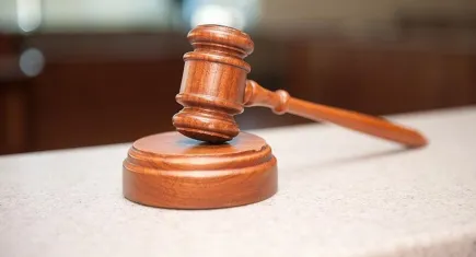 Eşine araçla çarpan sanığa 6 yıl 9 aya kadar hapis talebi