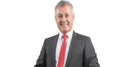 Eski belediye başkanına havalimanında gözaltı!