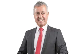 Eski belediye başkanına havalimanında gözaltı!