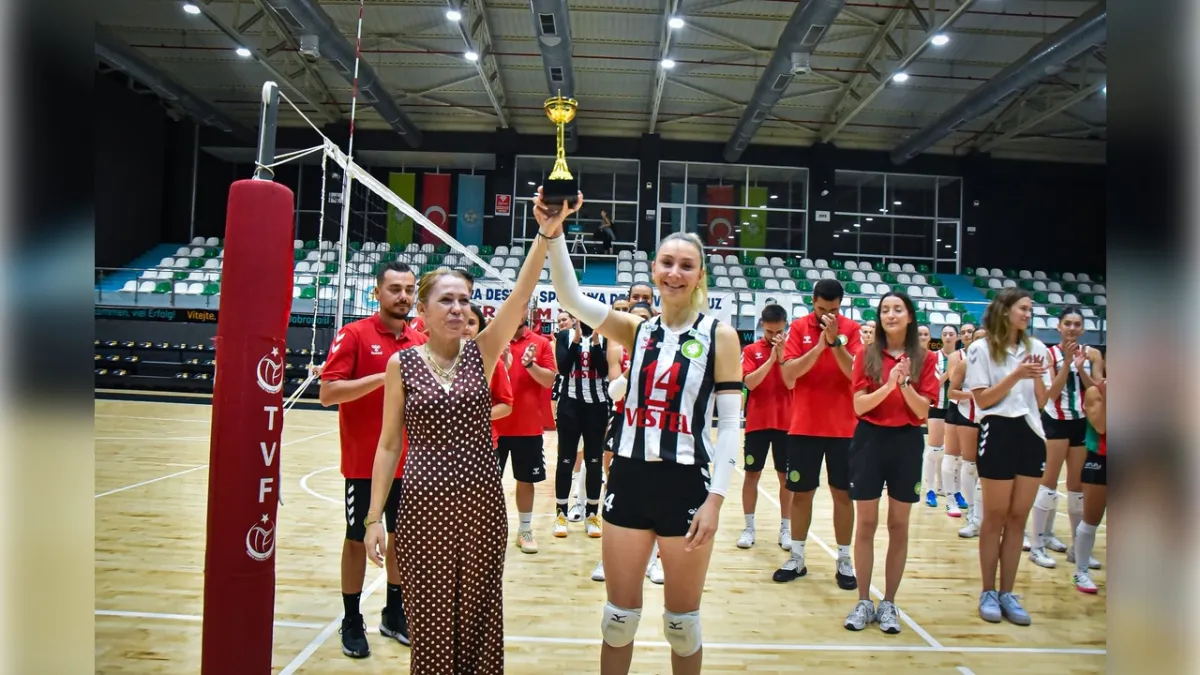 Ferdi Zeyrek voleybol turnuvası sona erdi haberinin görseli