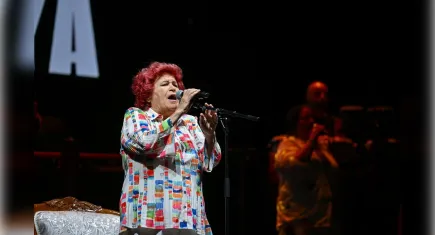 İEF müzik dolu geceye sahne oldu: İzmirliler Selda Bağcan ile buluştu