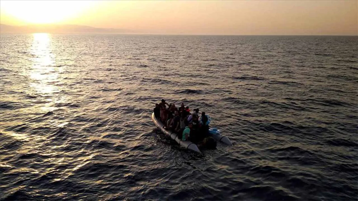 İzmir’de göçmen kaçakçılığı operasyonu: 81 göçmen kurtarıldı ve 2 kaçakçı yakalandı haberinin görseli