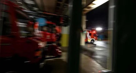 İzmir'de sanayi sitesinde yangın: 3 iş yeri kullanılamaz hale geldi
