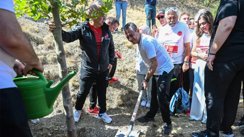 özgür özel