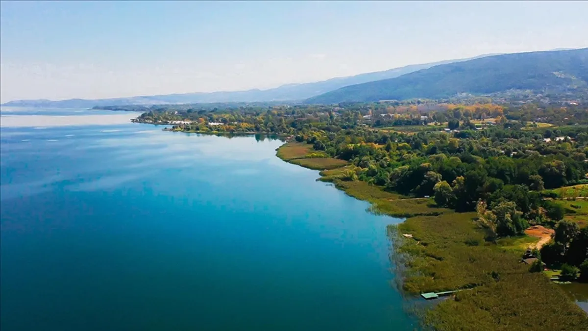 Sapanca Gölü’nün su seviyesi yağışlarla 4 santimetre arttı haberinin görseli