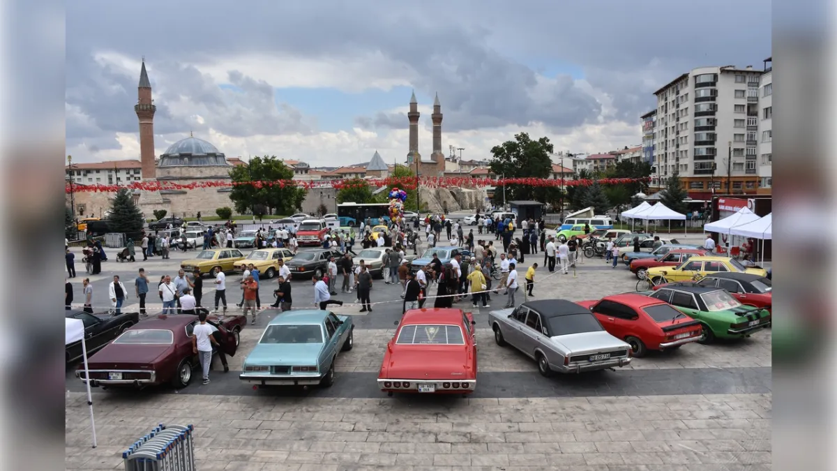 Sivas&#039;ta klasik otomobillere yoğun ilgi haberinin görseli