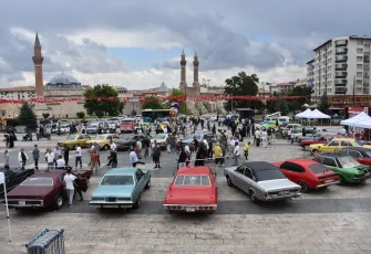 Sivas'ta klasik otomobillere yoğun ilgi