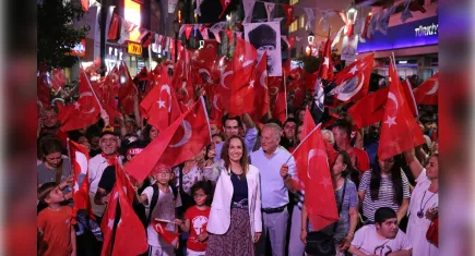 Yılmaz Özdil ve Korcan Karar Karşıyakalılarla buluşacak 