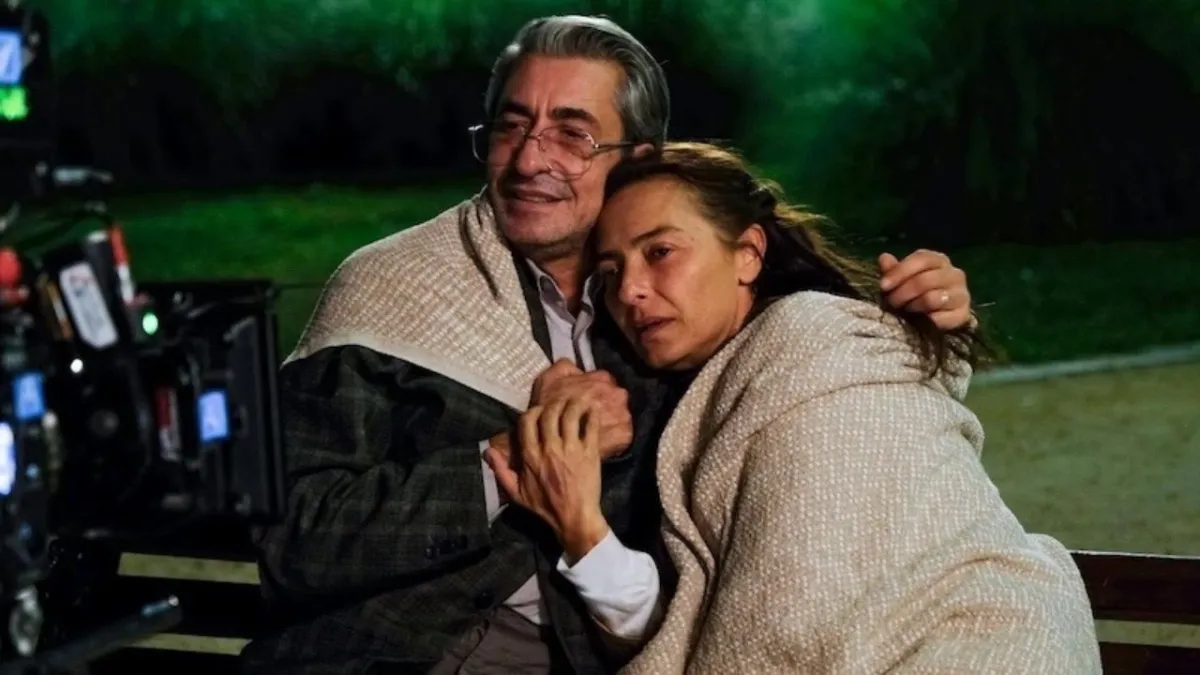 “Al Beni Baba” geliyor: Ayça Ayşin Turan ve Erkan Petekkaya’yı buluşturan yürek burkan hikâye haberinin görseli