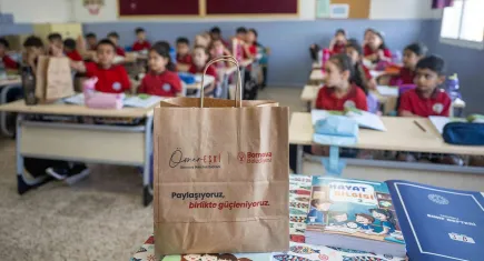 Bornova’da 3 bin öğrenciye ilk gün yemek desteği